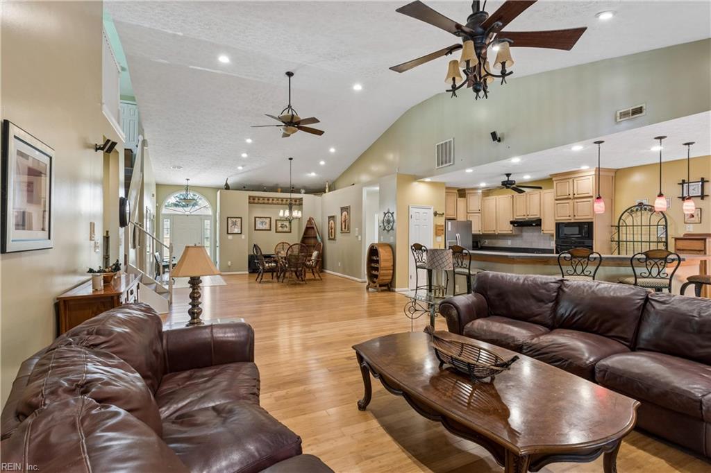 10142 Bolling Blvd Property Photo 14