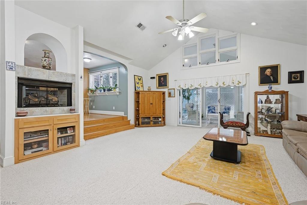 214 Sir Oliver Rd Property Photo 2