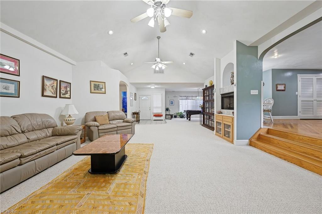214 Sir Oliver Rd Property Photo 3