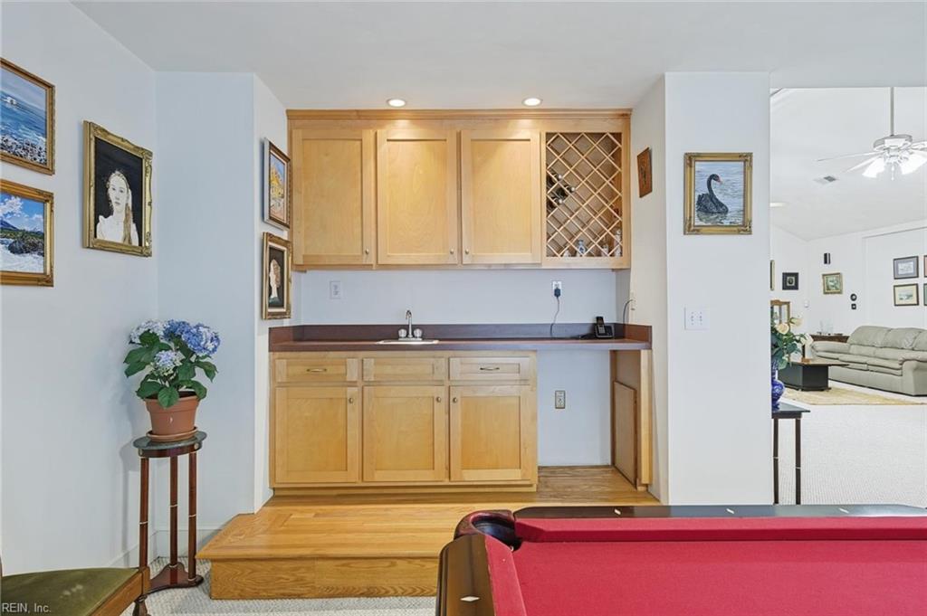 214 Sir Oliver Rd Property Photo 7