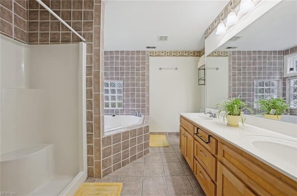 214 Sir Oliver Rd Property Photo 22
