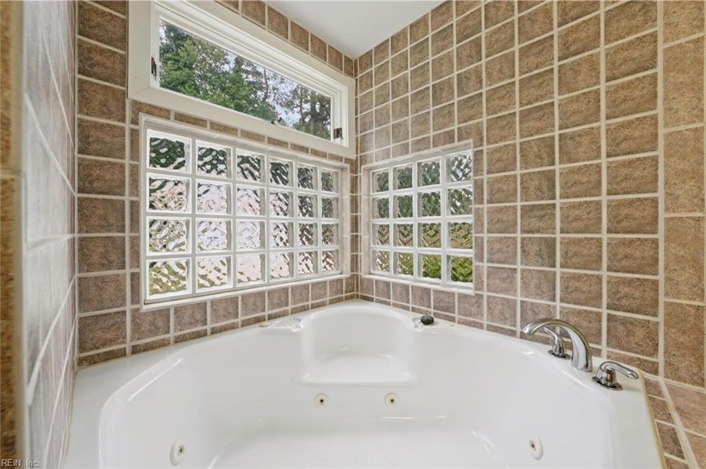214 Sir Oliver Rd Property Photo 24