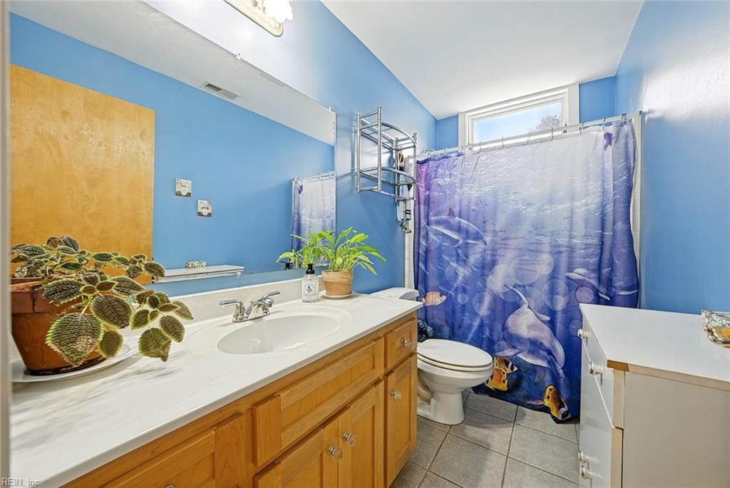 214 Sir Oliver Rd Property Photo 32