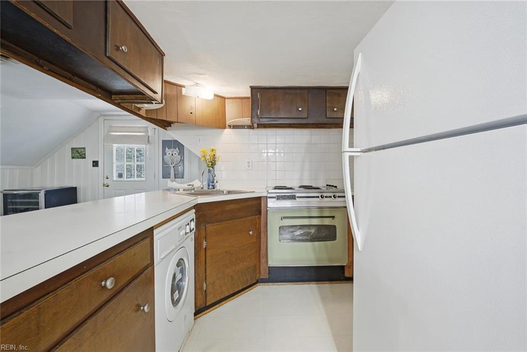 214 Sir Oliver Rd Property Photo 35