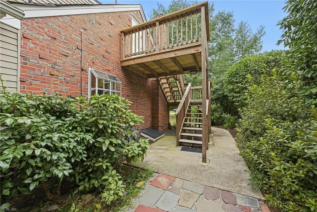 214 Sir Oliver Rd Property Photo 43