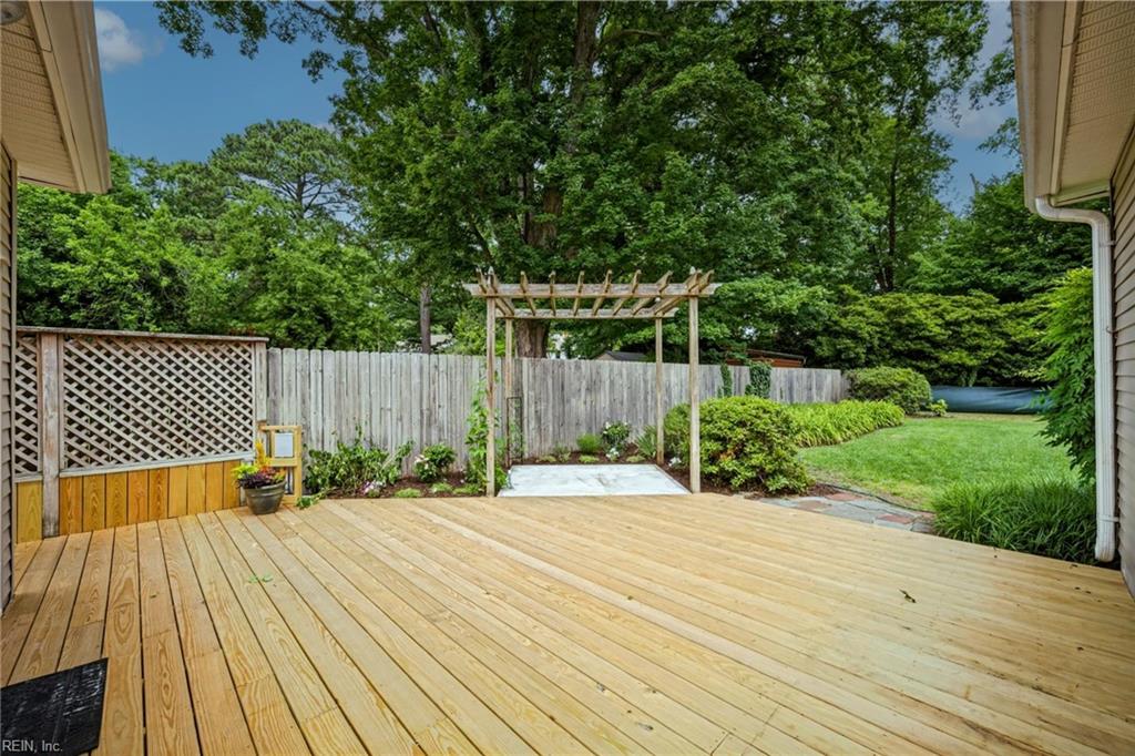 214 Sir Oliver Rd Property Photo 44