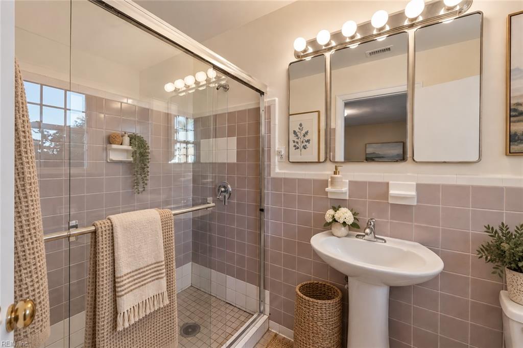 3601 Holly Rd Property Photo 17