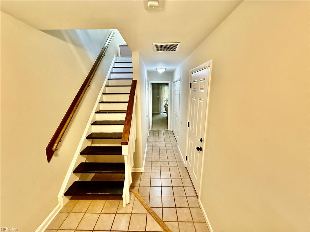 2306 Kingbird Ln Property Photo 3