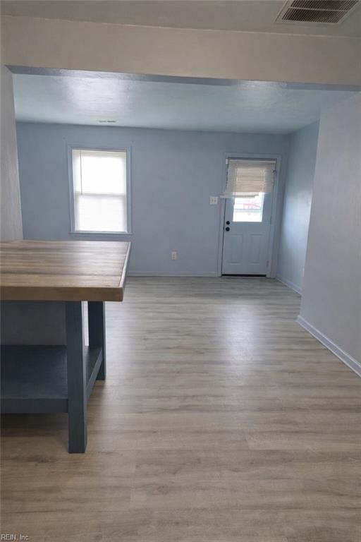 714 Grove St Property Photo 4