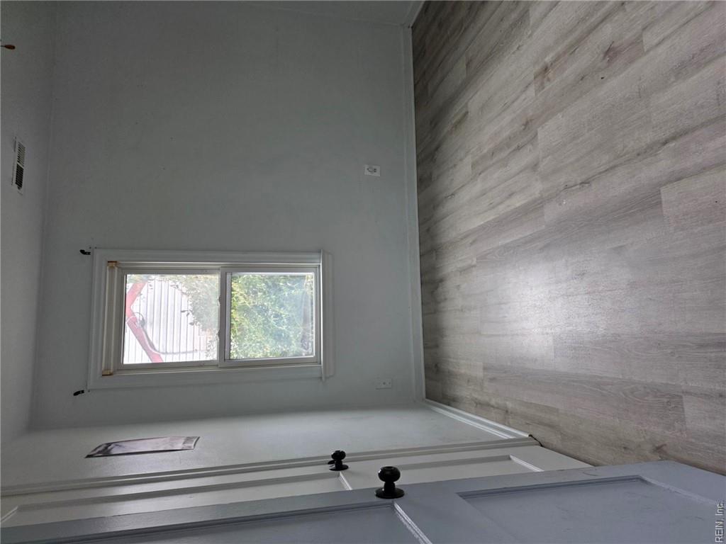 714 Grove St Property Photo 11