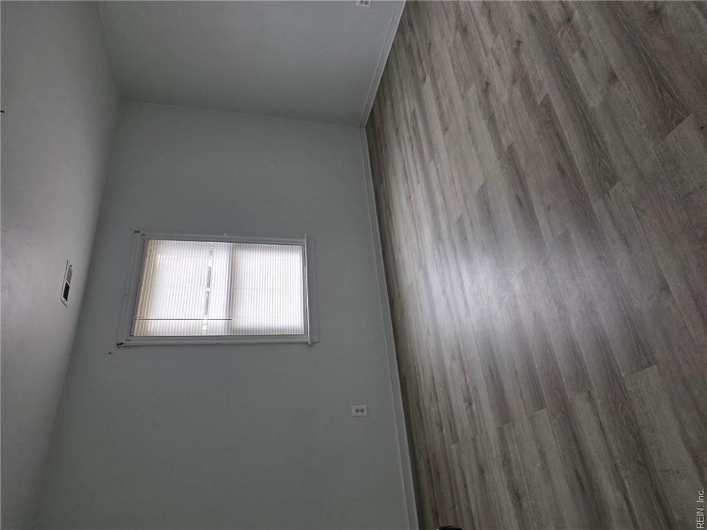 714 Grove St Property Photo 13
