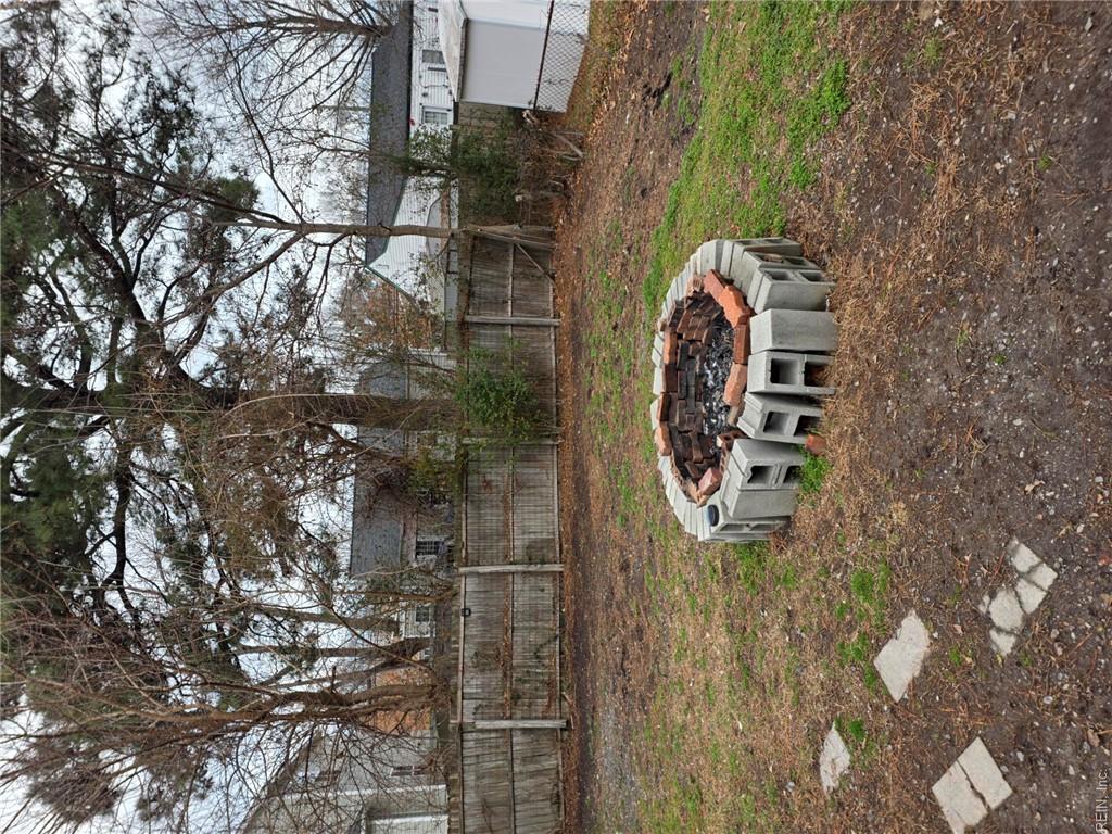 714 Grove St Property Photo 17