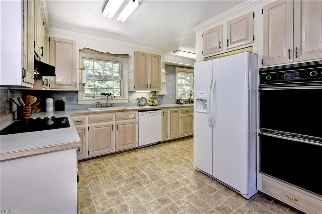 265 E Queens Dr Property Photo 26