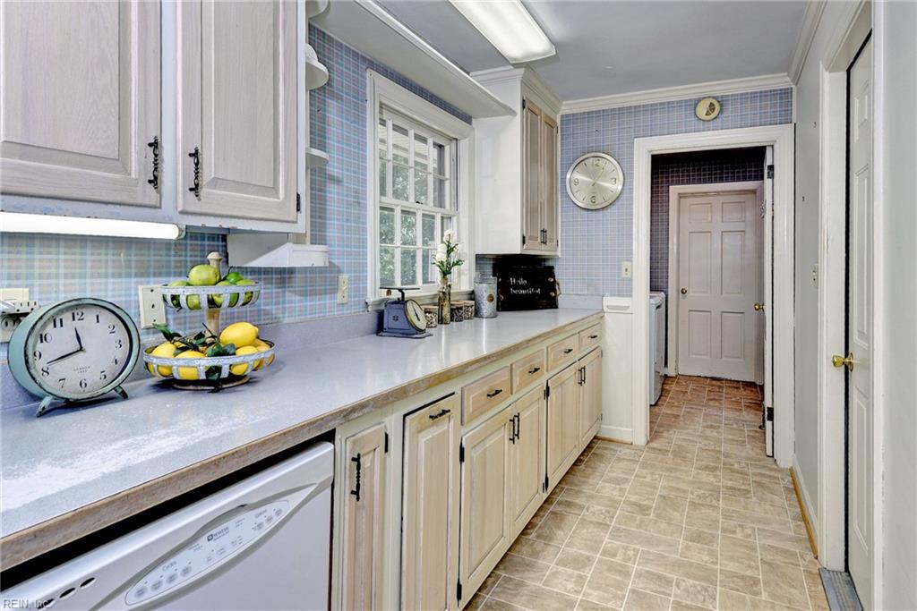 265 E Queens Dr Property Photo 29