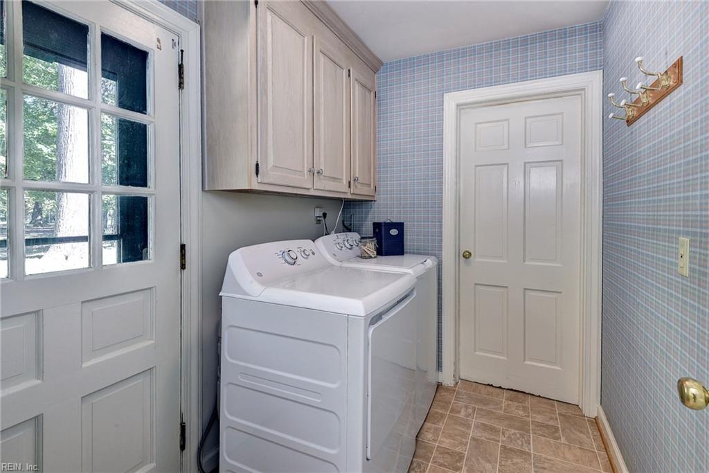 265 E Queens Dr Property Photo 32