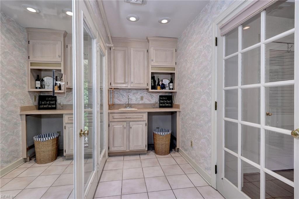 265 E Queens Dr Property Photo 37