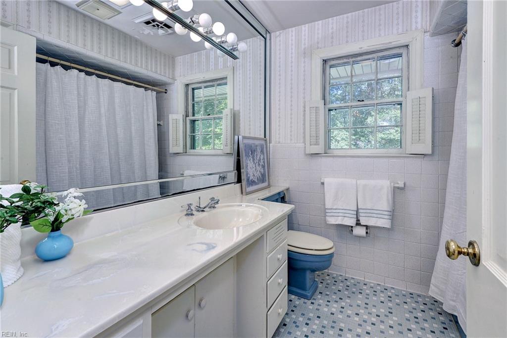 265 E Queens Dr Property Photo 41
