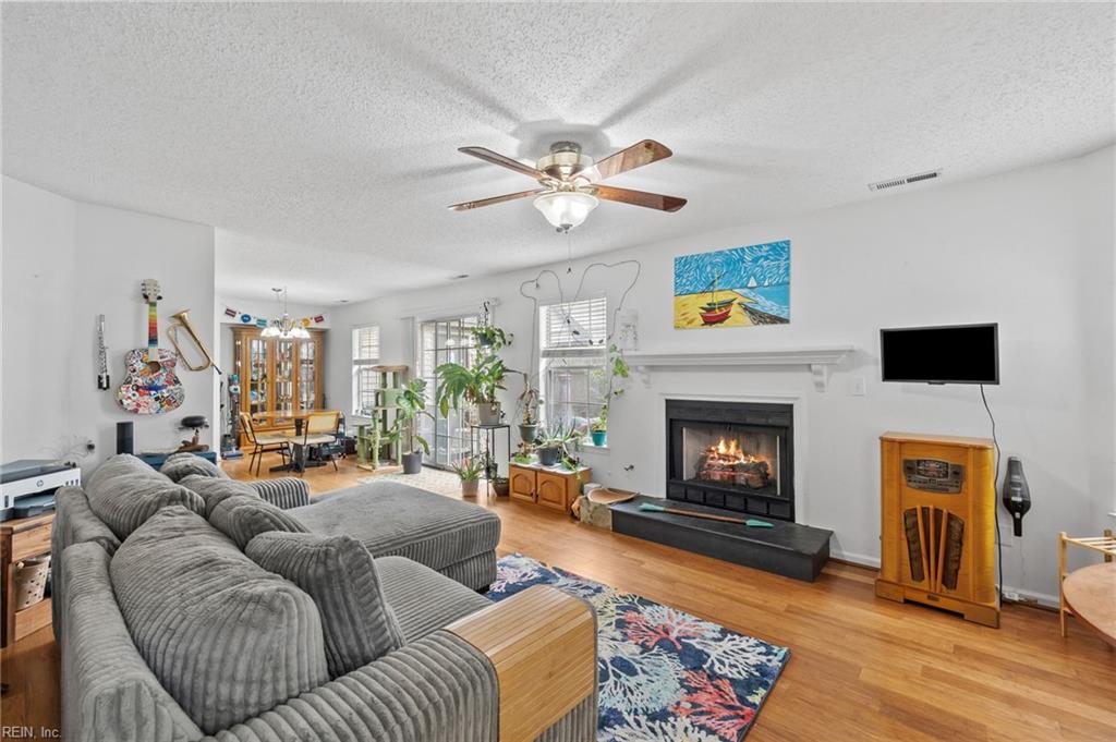 4620 Shallowford Cir Property Photo 4