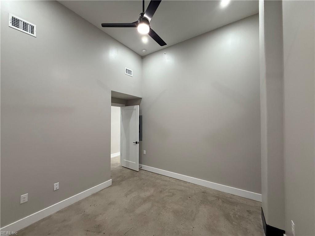 332 34th St Property Photo 5