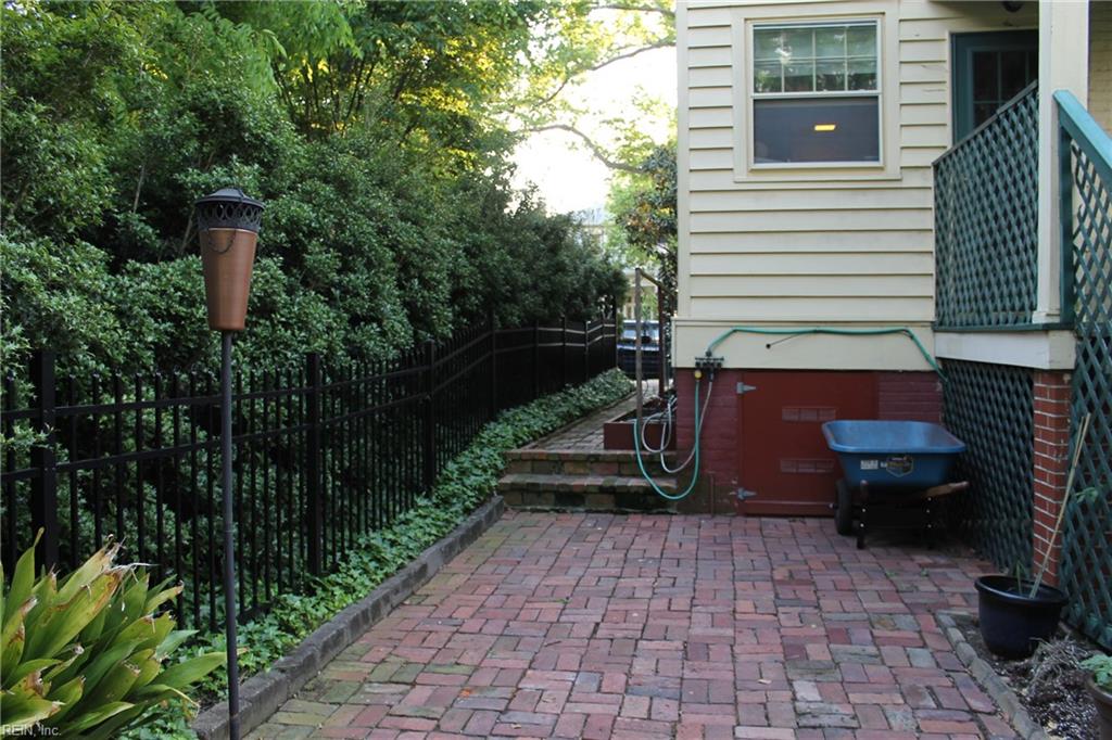 413 Washington St Property Photo 3