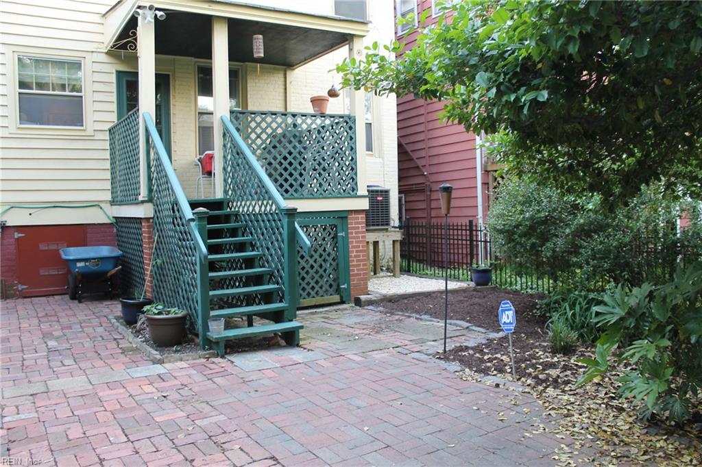 413 Washington St Property Photo 4