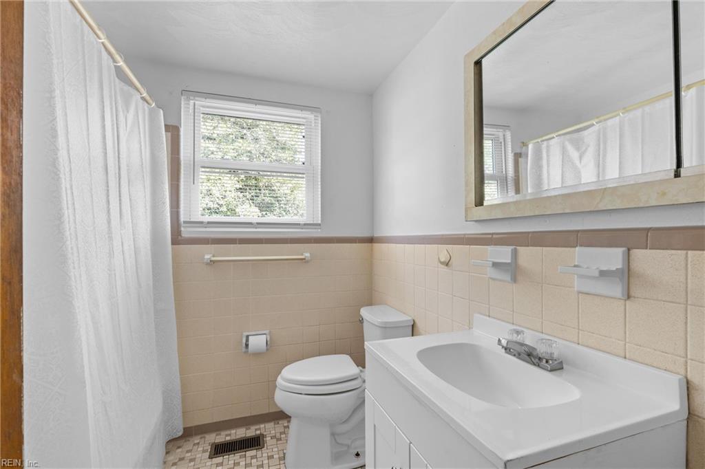 4906 Johnson Ave Property Photo 11