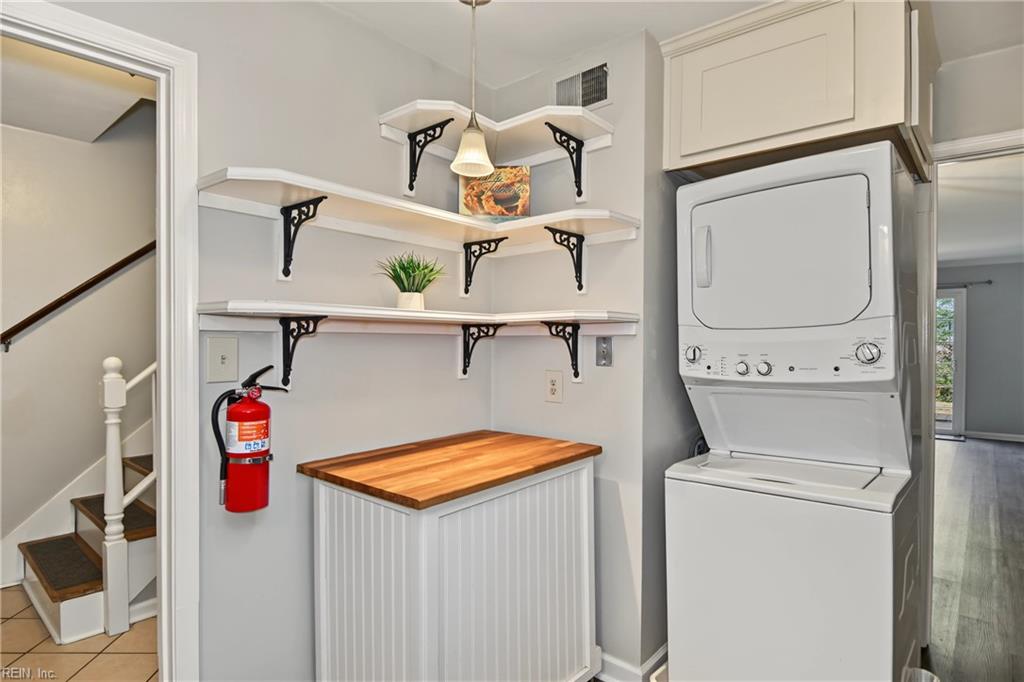 407 25th St Property Photo 9