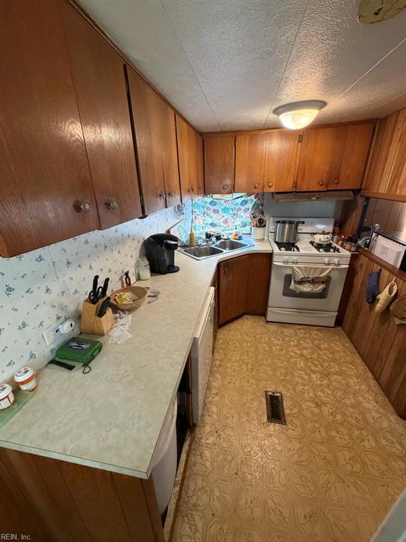 1328 Hawk Ave Property Photo 5