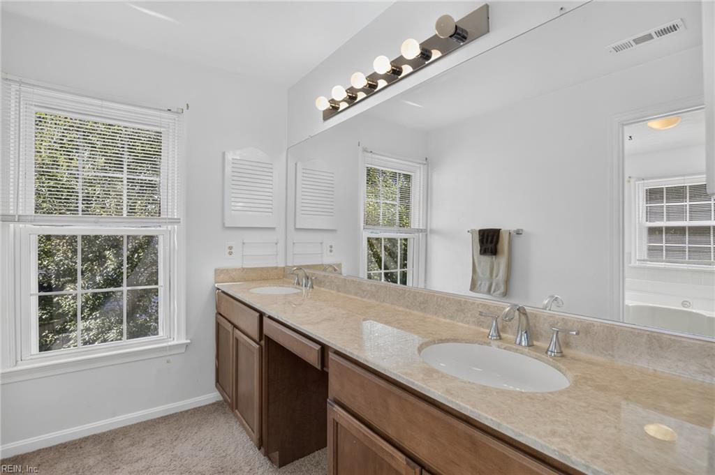 900 Roundtable Ct Property Photo 23