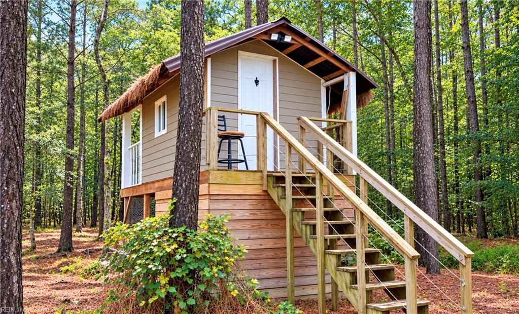 16201 Cabin Pond Ln Property Photo 4