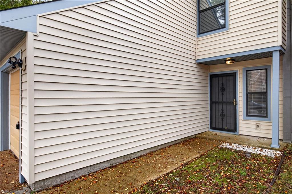323 Elderwood Ct Property Photo 2