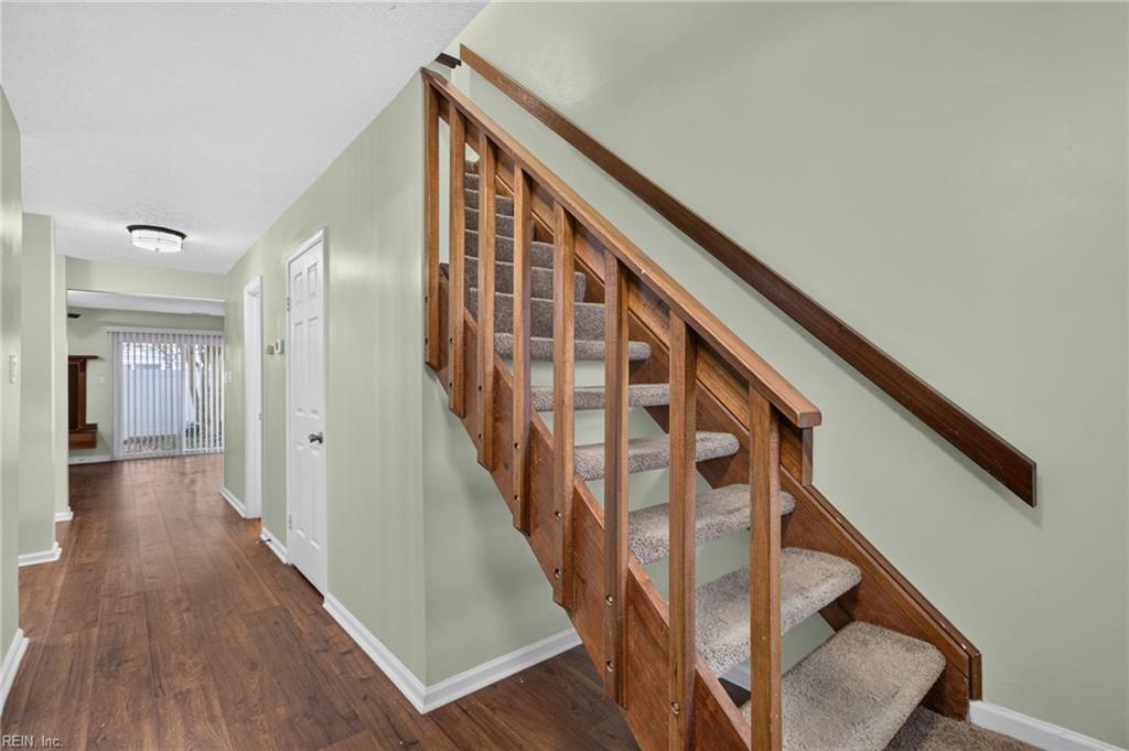 323 Elderwood Ct Property Photo 4