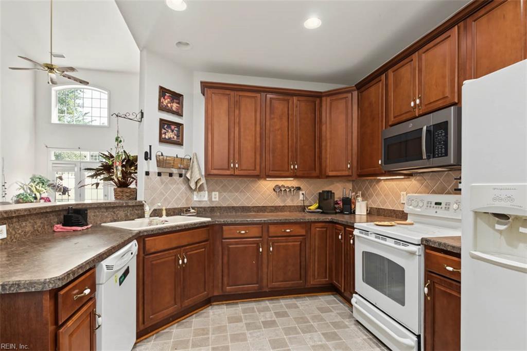 1427 Scoonie Pointe Dr Property Photo 12