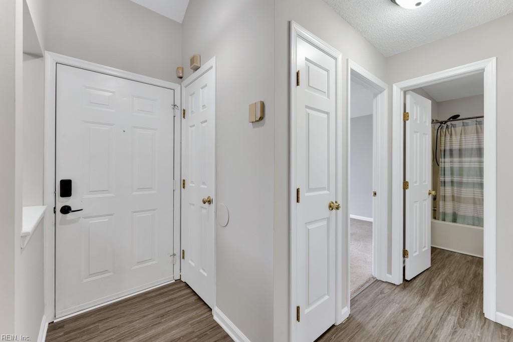 4936 Willow Pointe Ln Property Photo 3