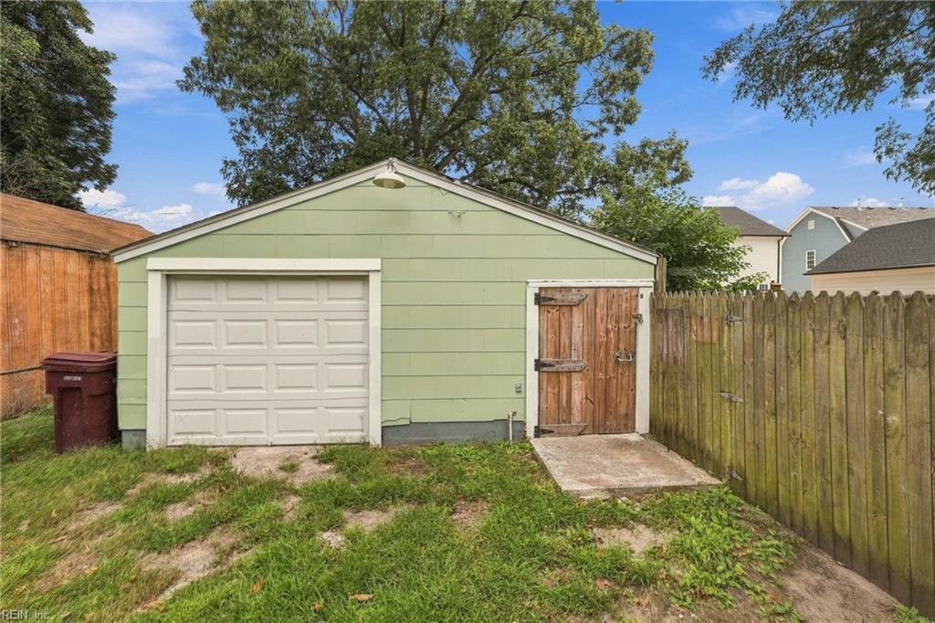 1311 Perry St Property Photo 44