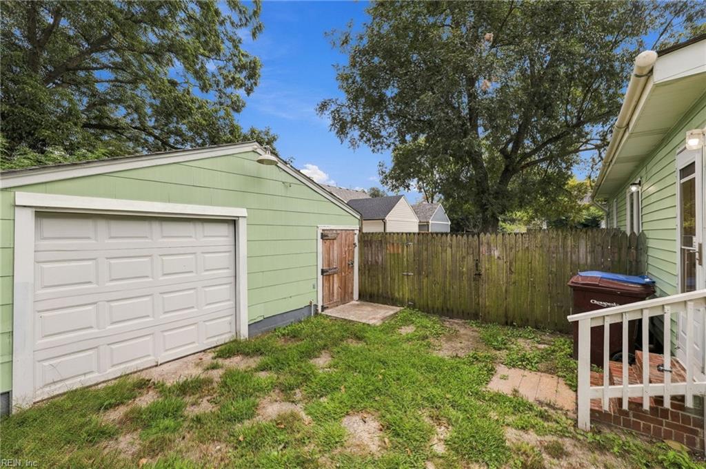1311 Perry St Property Photo 45