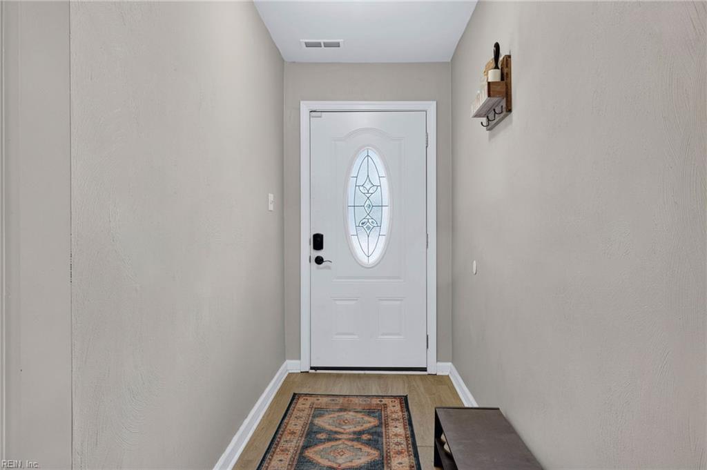 1925 Ravencroft Ln Property Photo 2