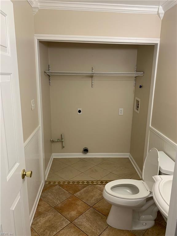 524 Stuart Cir Property Photo 2