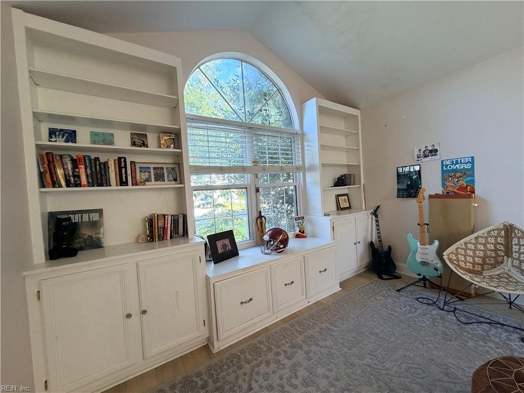 1084 Rolling Point Ct Property Photo 4