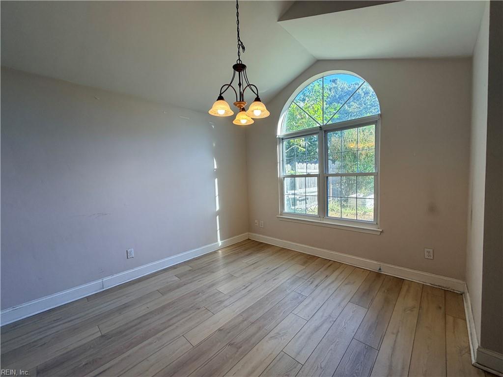 1084 Rolling Point Ct Property Photo 6