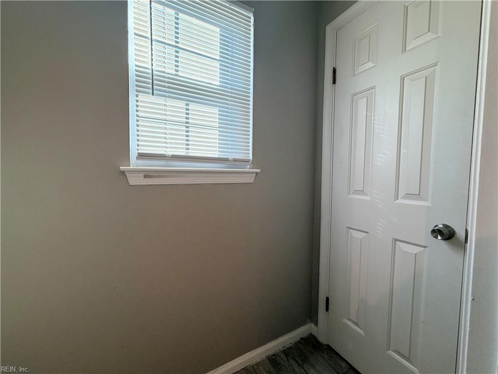 1084 Rolling Point Ct Property Photo 18