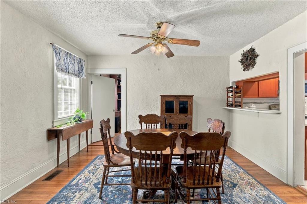 1215 Azalea Ct Property Photo 4