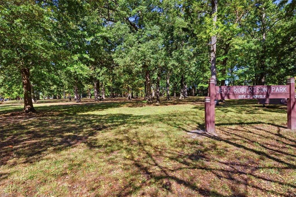 1215 Azalea Ct Property Photo 7