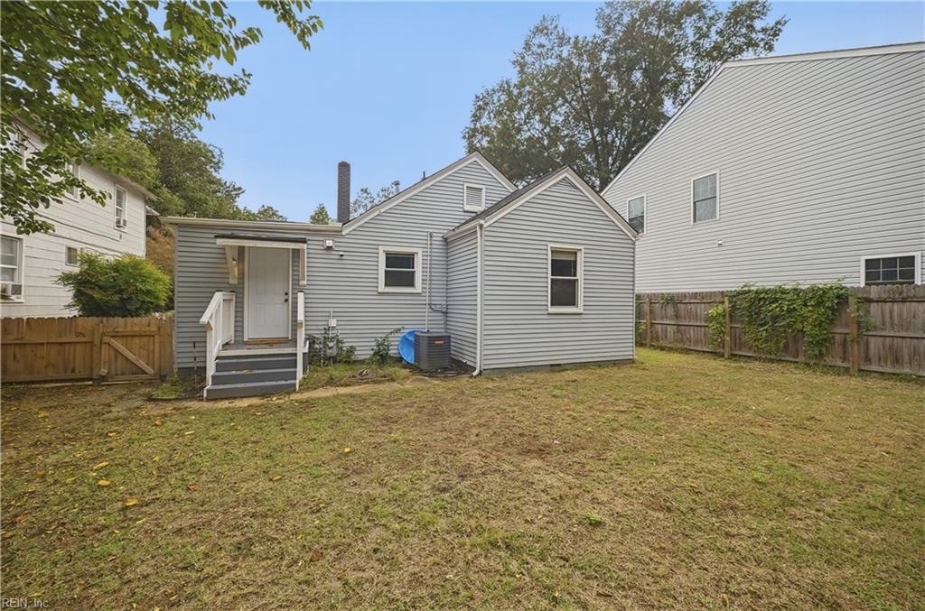 850 47th St Property Photo 17