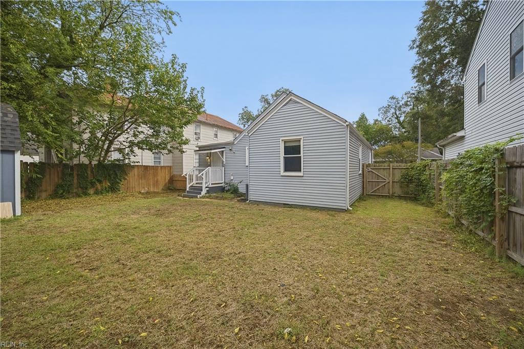 850 47th St Property Photo 19