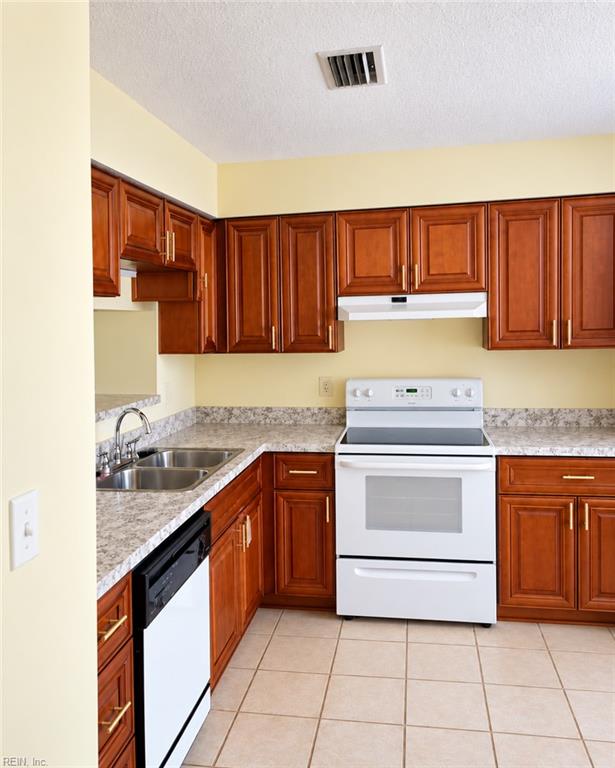 2920 Szetela Ct Property Photo 4