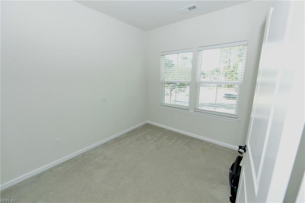1093 Fleming Dr Property Photo 18