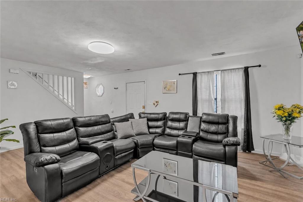 961 Avenue J Ave Property Photo 3