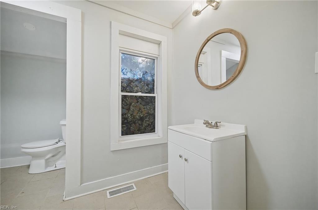 738 Douglas Ave Property Photo 16