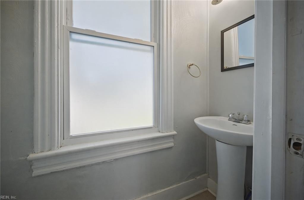 738 Douglas Ave Property Photo 18